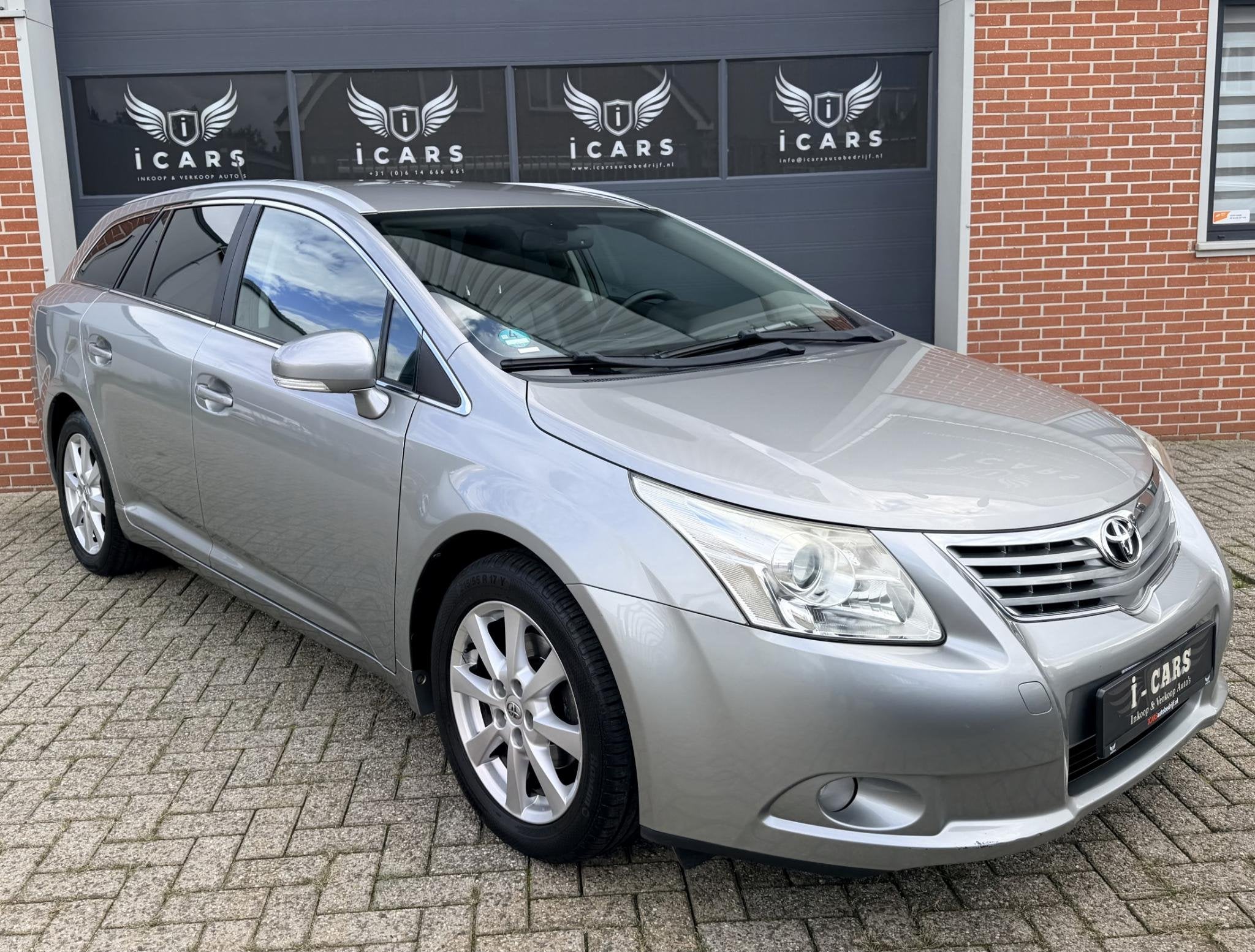 Toyota Avensis Wagon 1.8 VVTi Executive NAVI LEER MEMORY, 15 km/l, 4 cilinders, Met garantie (alle), Leder