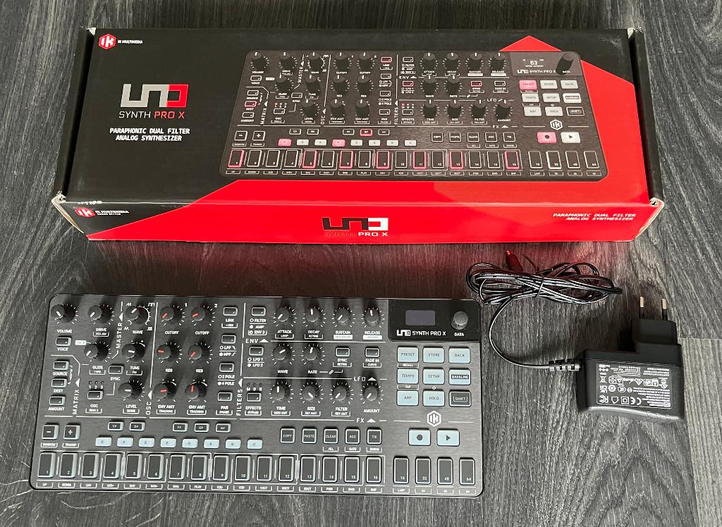 Uno Synth Pro X Synthesizer, Overige aantallen, Zo goed als nieuw, Met midi-aansluiting, Ophalen