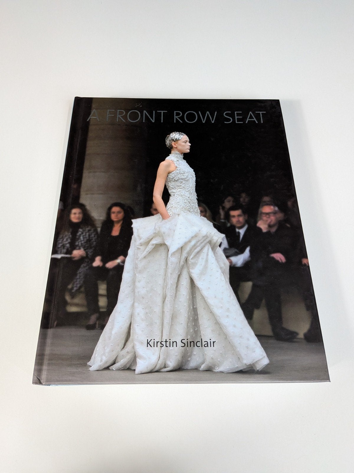 A Front Row Seat – Kirstin Sinclair, Gelezen, Ophalen of Verzenden, Kirsten sinclair, Mode algemeen
