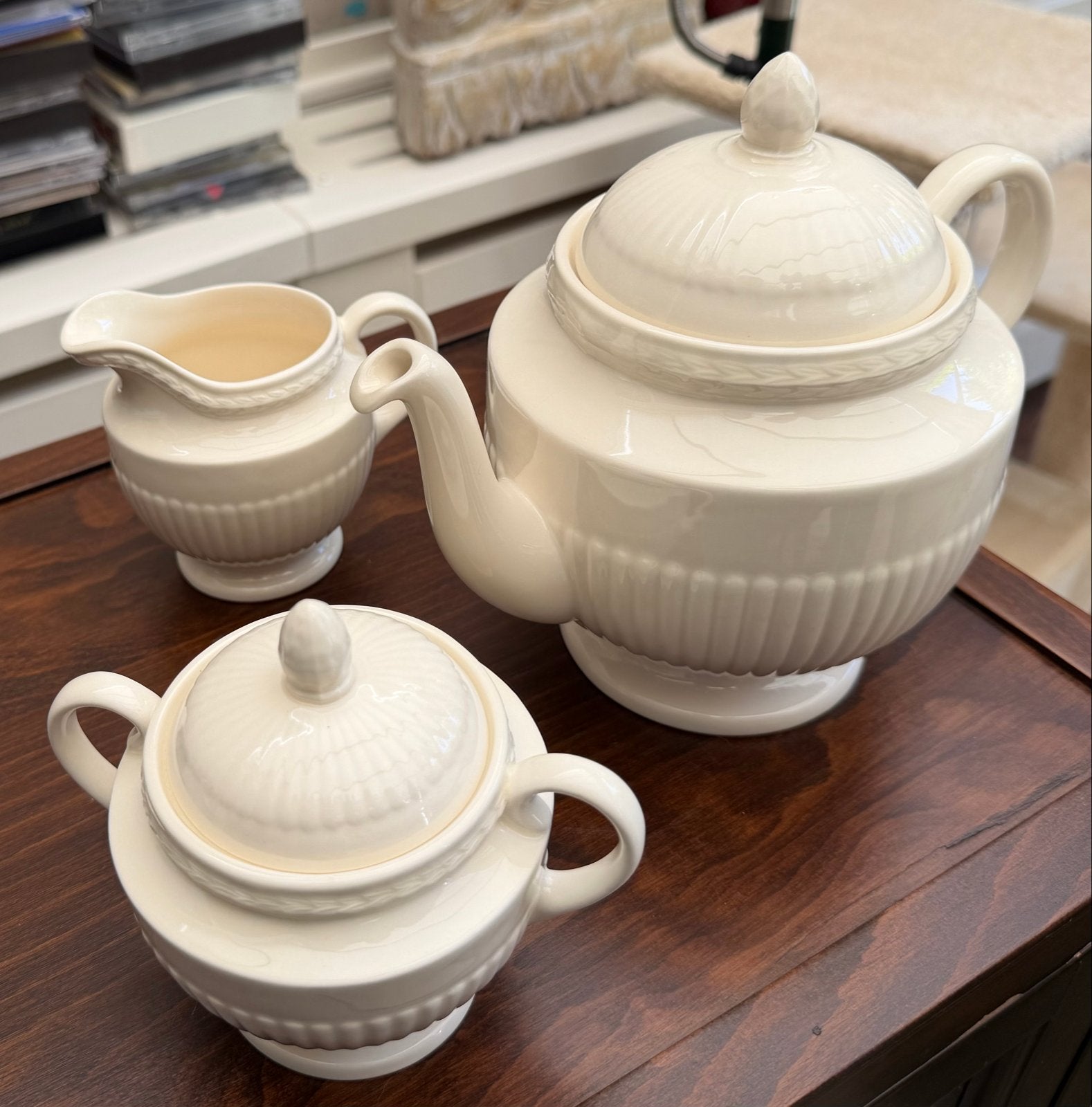Wedgewood theeset: theepot, suikerpot, melkkan, Ophalen