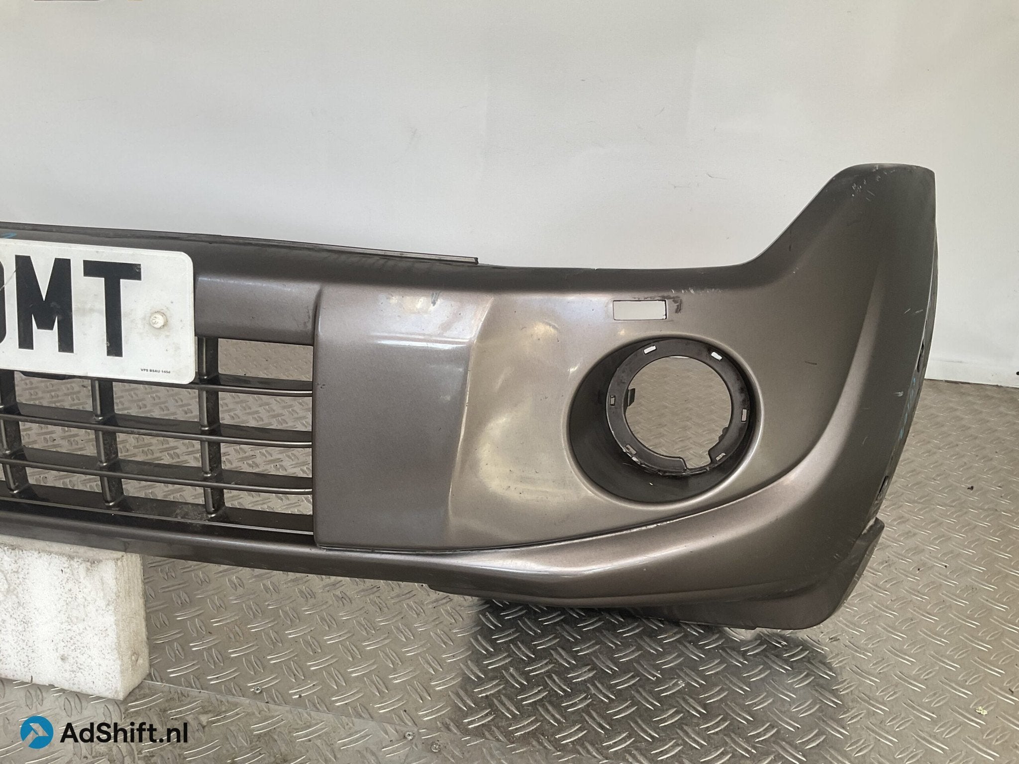 Bumper Mitsubishi Pajero IV 6400D521zz Voorbumper E8-15102z, Bumper