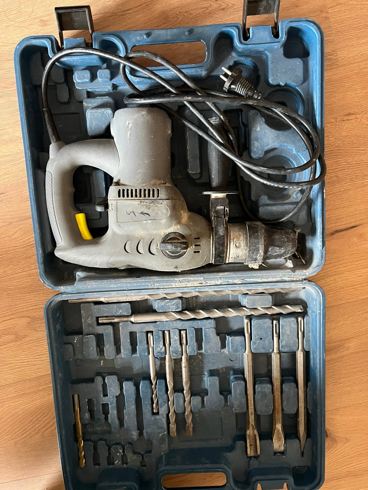 Kinzo Boorhamer met borenset in koffer, Ophalen, Boor- en/of Breekhamer, Klopboormechanisme, Gebruikt
