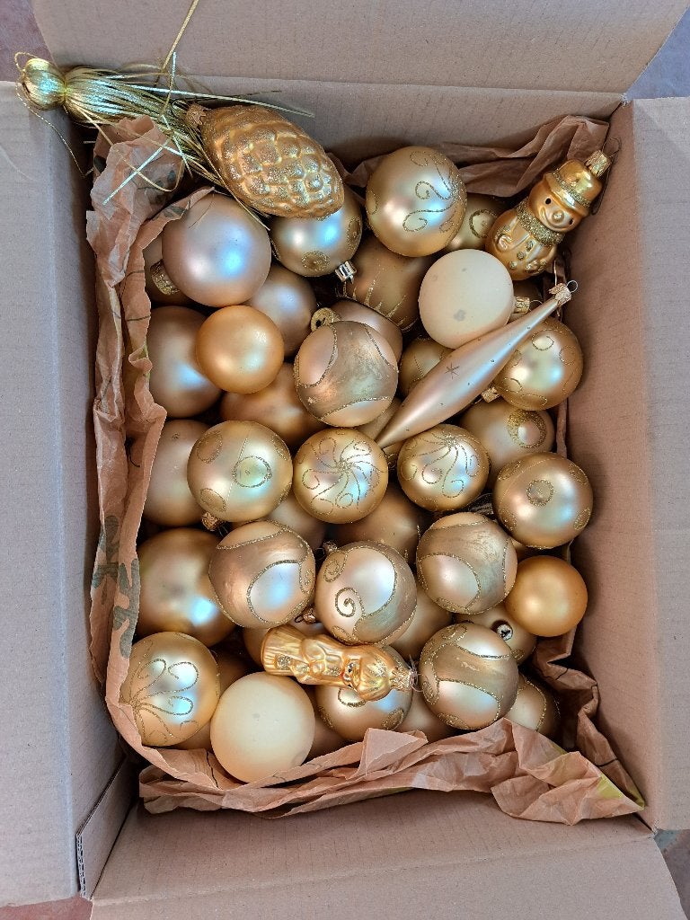 Kerstballen, goud en cremekleurig, Ophalen, Gebruikt