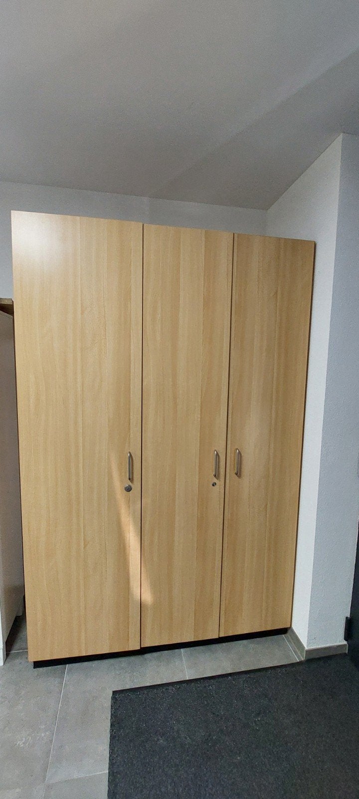 Degelijke kast met veel opbergruimte, Ophalen, Met deur(en), Gebruikt, 100 tot 150 cm