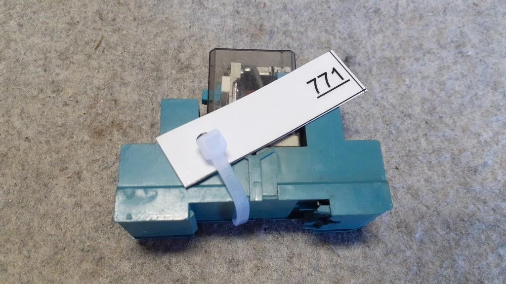 Finder miniatuur relais, Ophalen, Zo goed als nieuw