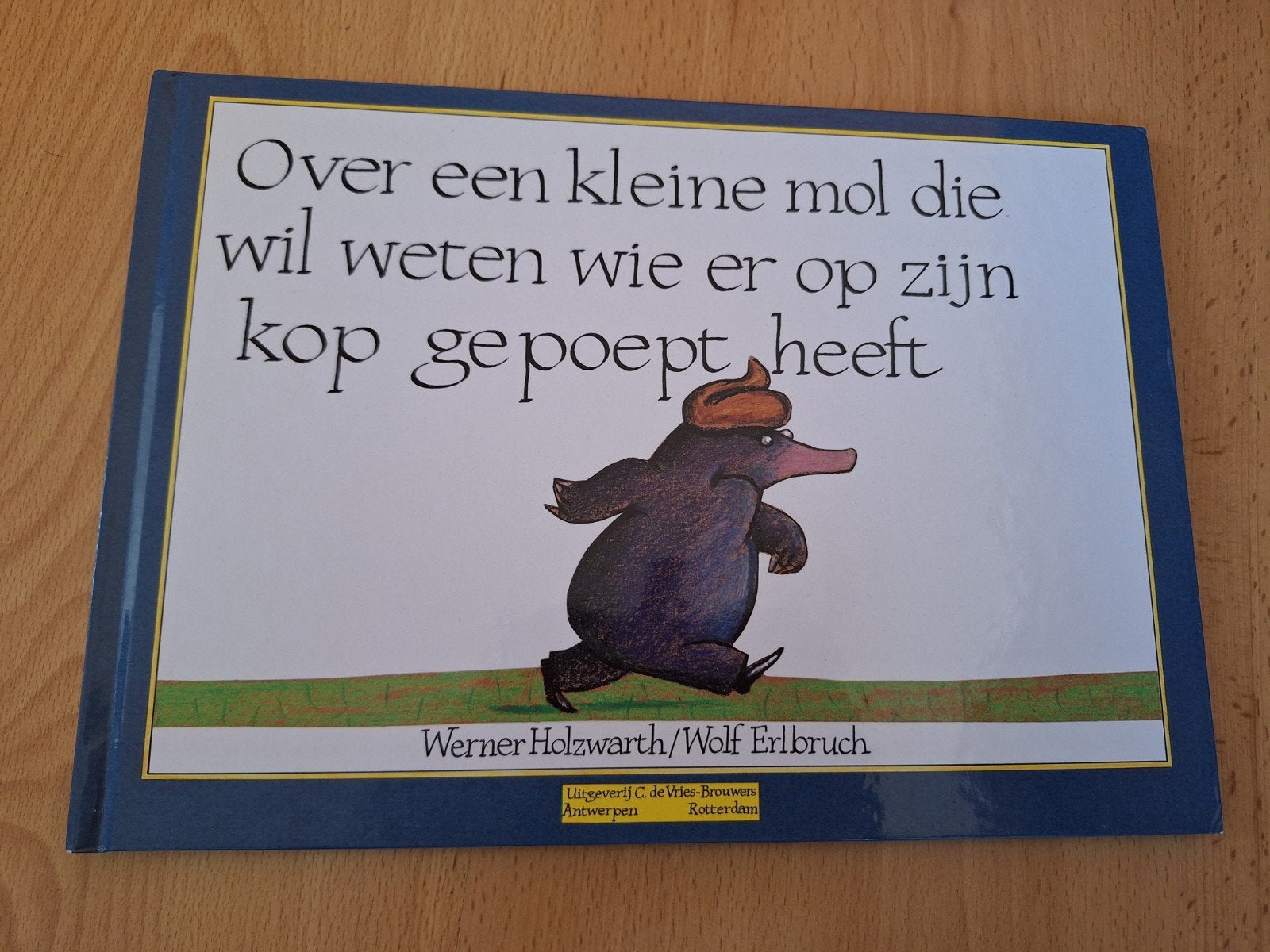 Over een kleine mol die wil weten wie er op zijn kop gepoept, Boeken, Ophalen of Verzenden, Zo goed als nieuw, Wolf Erlbruch; Werner Holzwarth