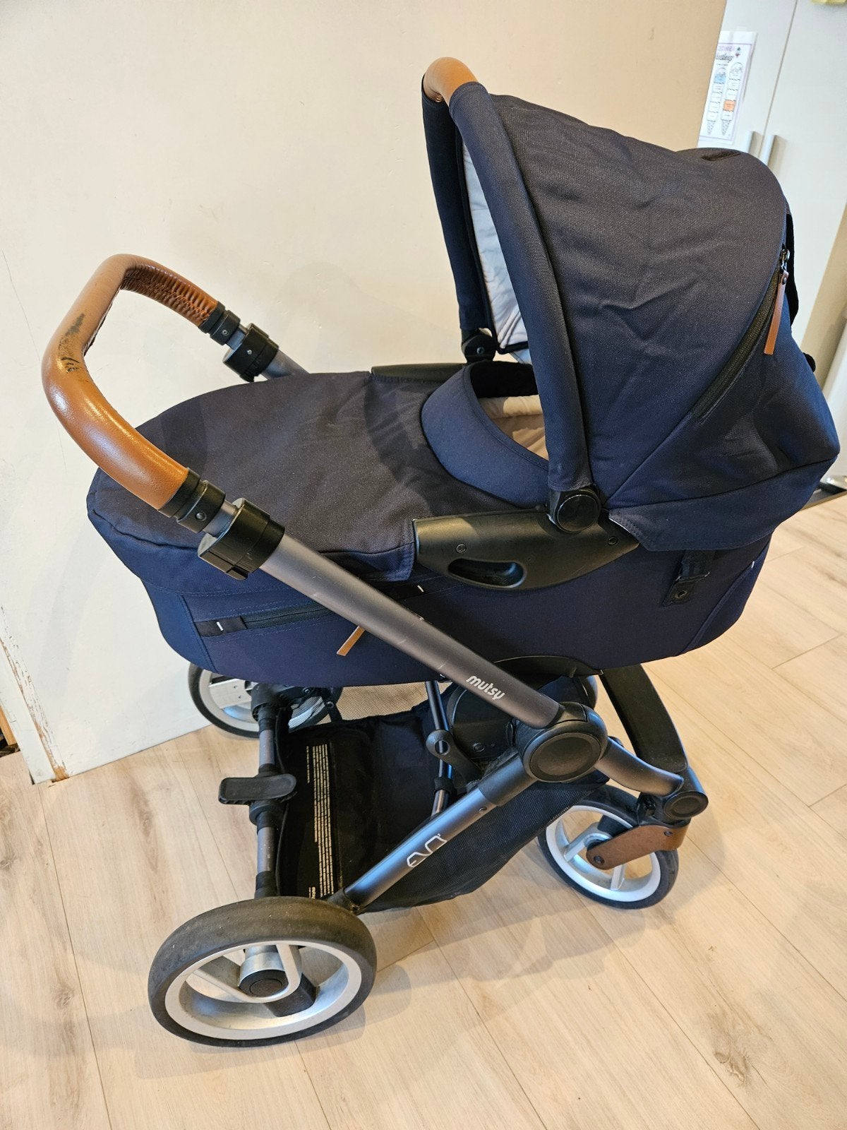 Mutsy Evo kinderwagen met reiswieg en zitje, Kinderen en Baby's, Gebruikt, Mutsy, Met reiswieg, Ophalen