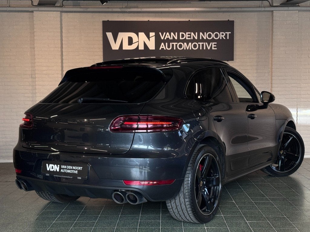Porsche MACAN 3.6 Turbo Performance Package Pano Chrono Luch, Auto's, Automaat, Gebruikt, Euro 6, 120 €/maand