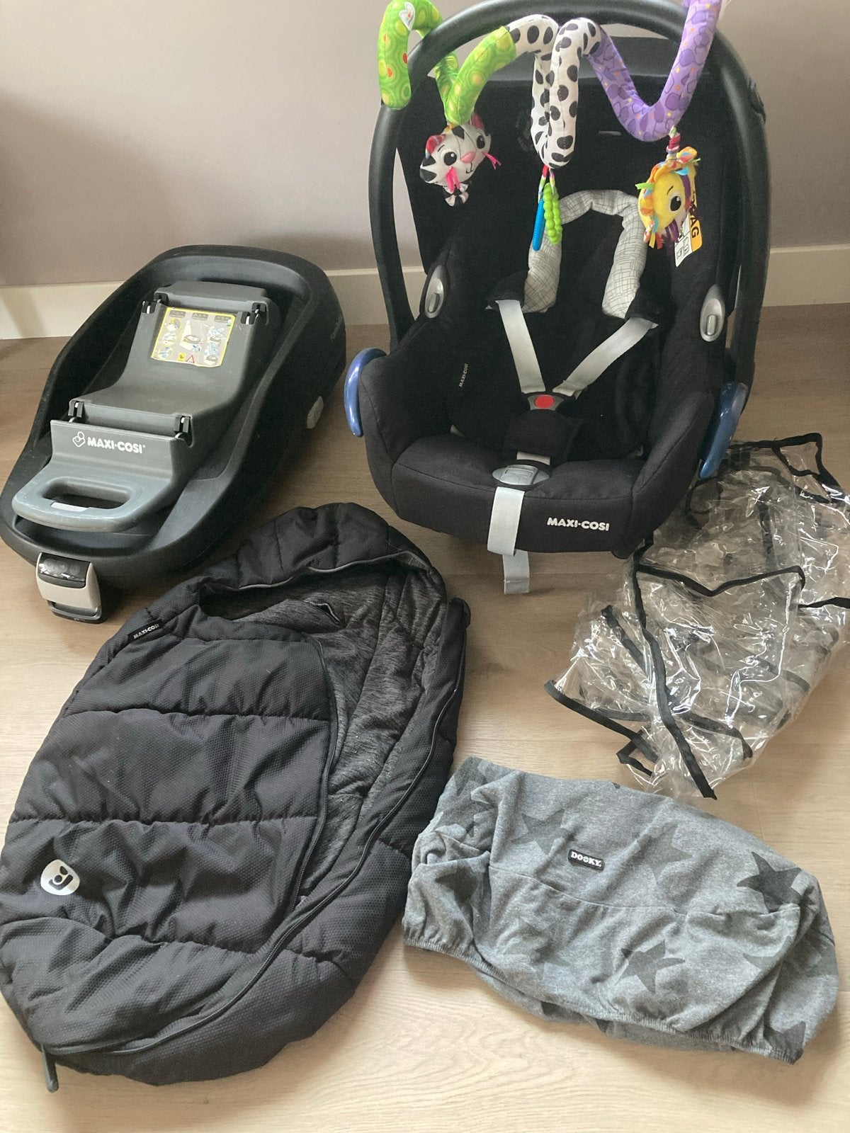 Maxi-Cosi autostoel met FamilyFix base en accessoires, Ophalen, Autogordel of Isofix, Gebruikt, Zijbescherming
