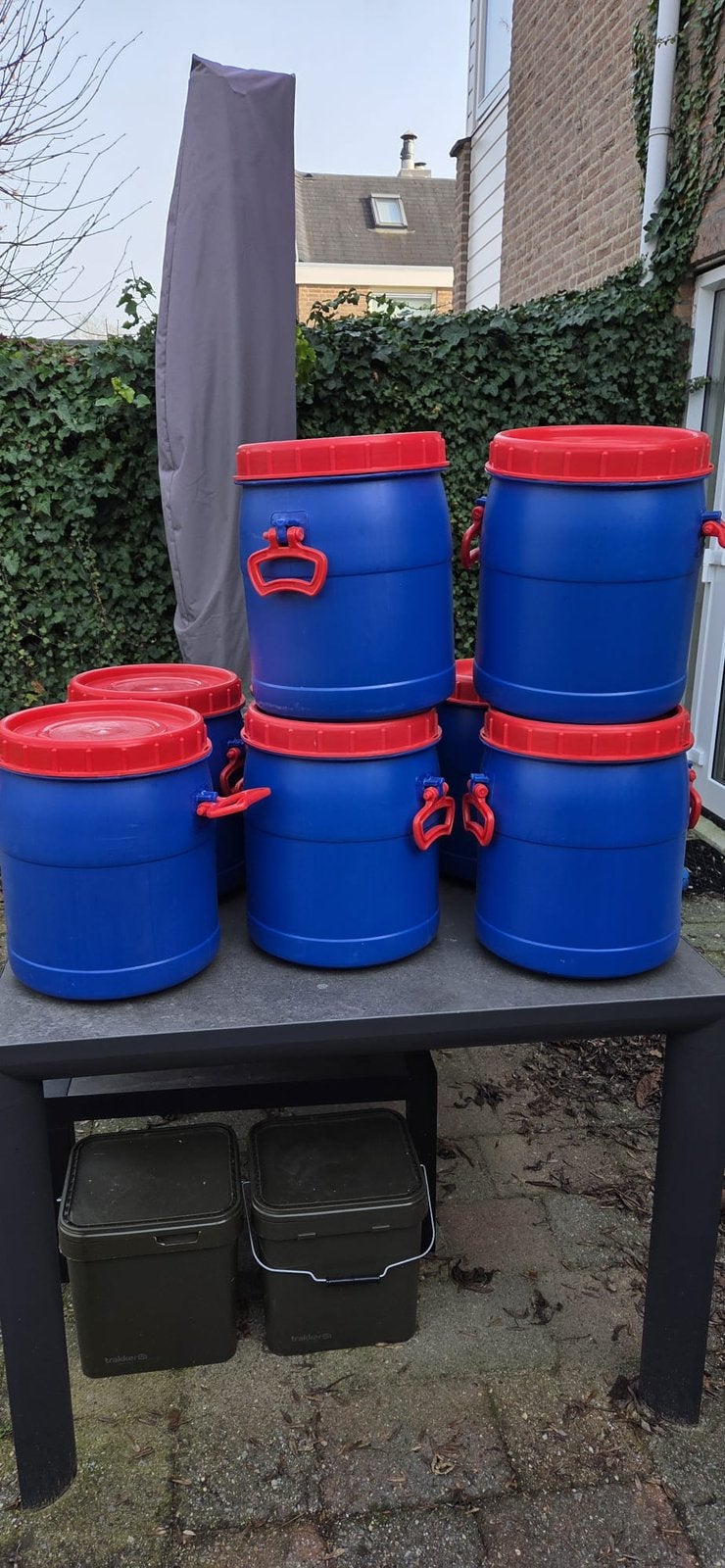 Voerton/vaatjes 25ltr zgan voor voer., Dieren en Toebehoren, Ophalen of Verzenden, Zo goed als nieuw