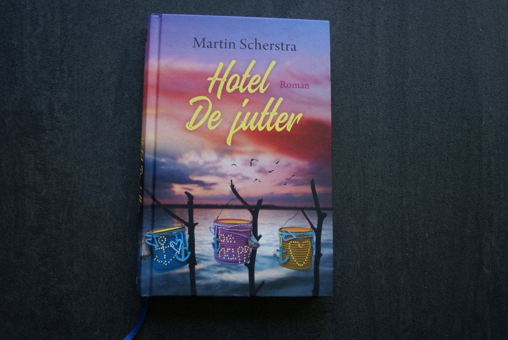 HOTEL DE JUTTER... Martin Scherstra.. (2023).. hardcover, Ophalen of Verzenden, Zo goed als nieuw