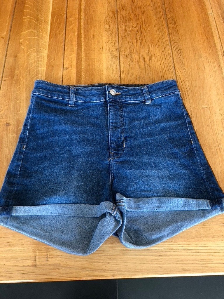 Donkerblauwe high waist Divided short, maat 42 = 38, Divided, Blauw, Ophalen of Verzenden, Zo goed als nieuw