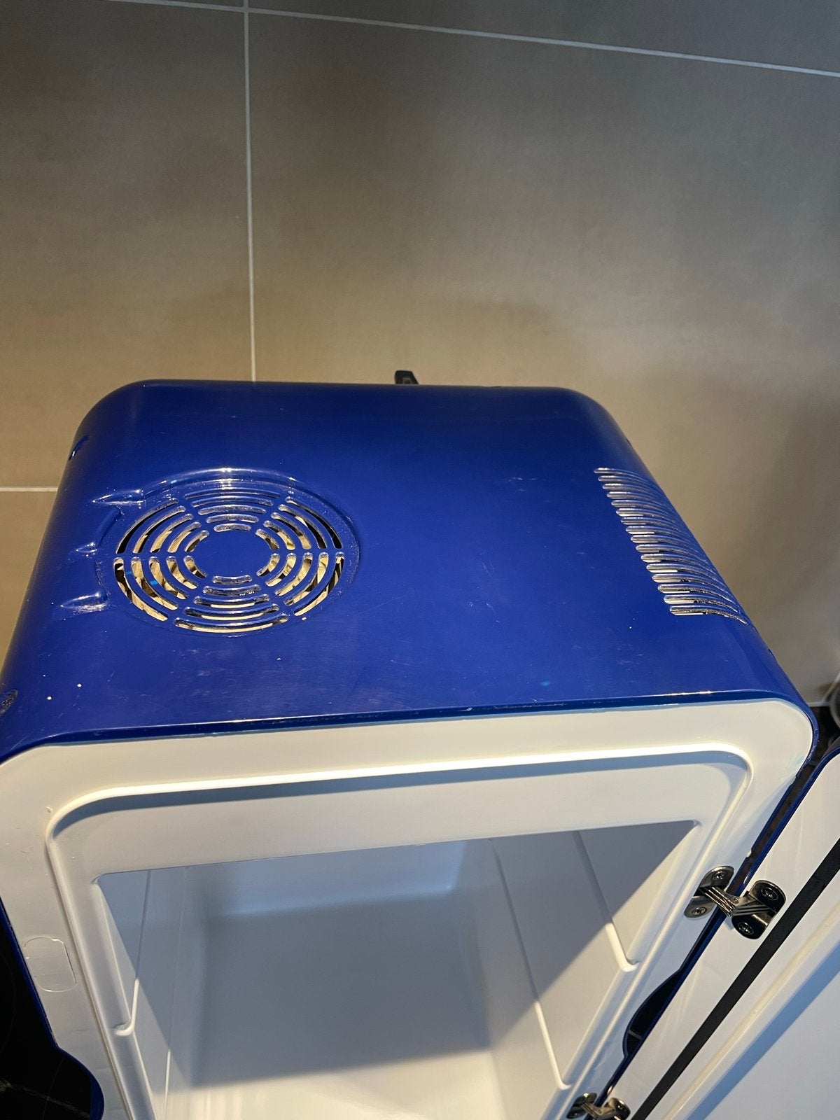 Mobicool F16AC Mini-koelkastje - Compact en Stil, Witgoed en Apparatuur, Koelkasten en IJskasten, Ophalen, Minder dan 75 liter