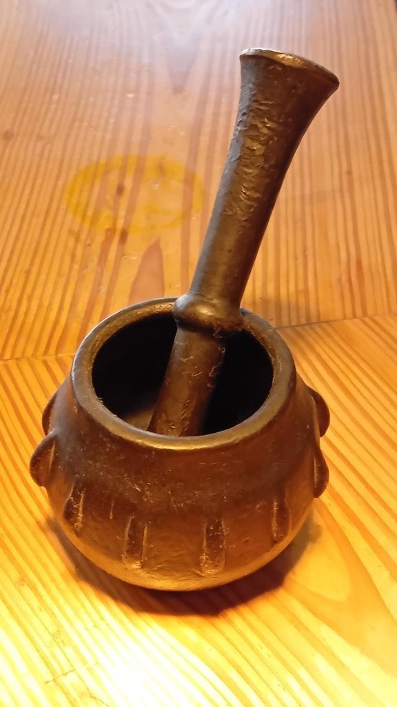 Antieke Spaanse vijzel, 16e of 17e eeuw, Antiek en Kunst, Antiek | Koper en Brons, Brons, Ophalen of Verzenden