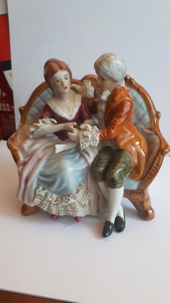 vintage porseleinen beeldje verliefd stel op een bankje, Ophalen