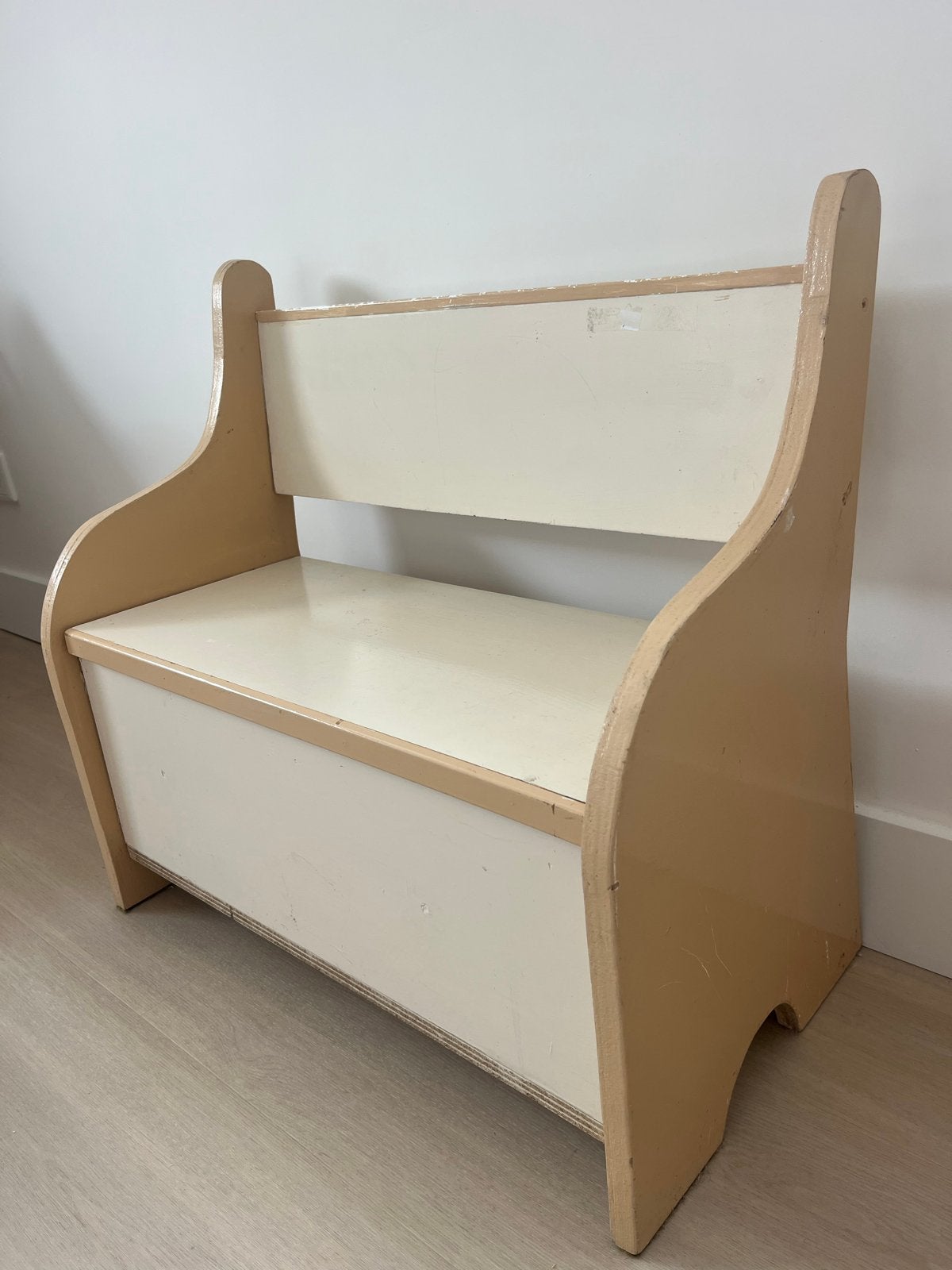 Houten kinderbankje met opbergruimte, Ophalen, Zo goed als nieuw, Stoel(en)