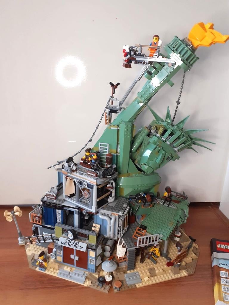LEGO 70840 Apocalypseburg 100% compleet (+ Harley Quinn fig), Kinderen en Baby's, Speelgoed | Duplo en Lego, Ophalen, Zo goed als nieuw