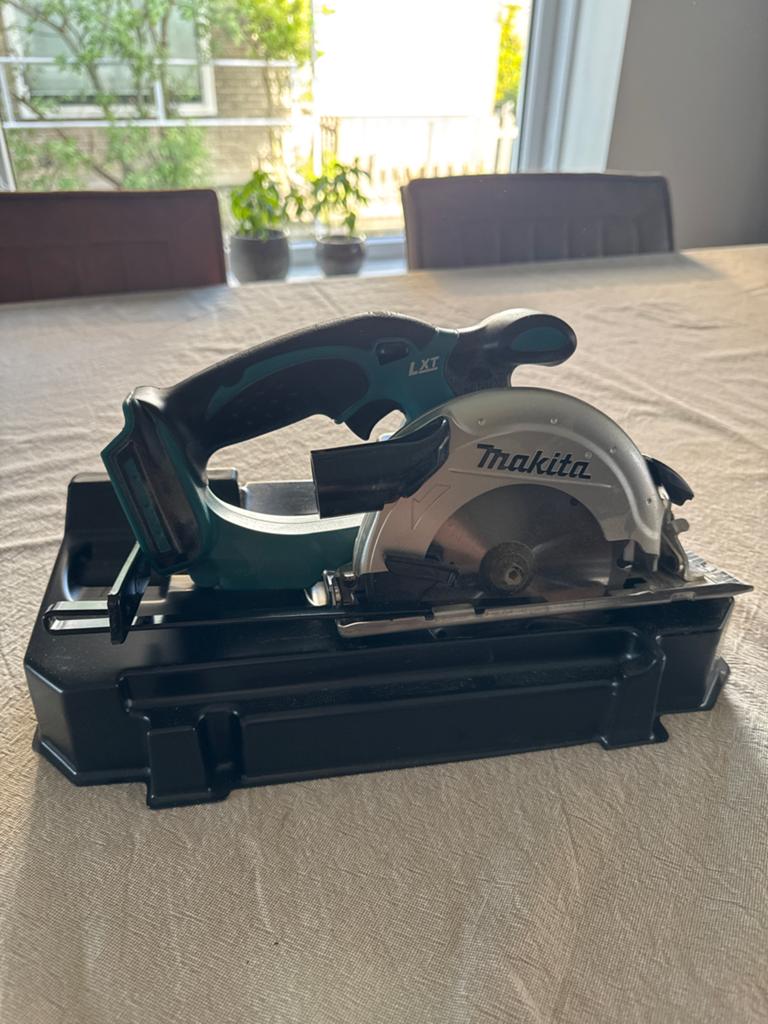 Makita DSS501 Cirkelzaag - Zo goed als nieuw, zonder accu's, Ophalen, Cirkelzaag, Zo goed als nieuw, 30 tot 70 mm