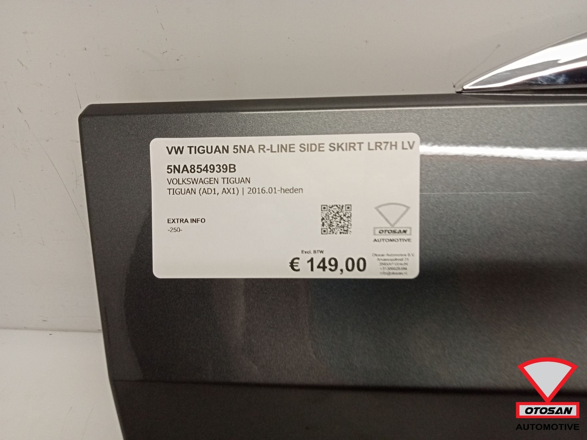 VW Tiguan 5NA 5NN R-Line Side Skirt LR7H Links Voor 5NA85493, Gebruikt, Volkswagen, Volkswagen AG, Voor