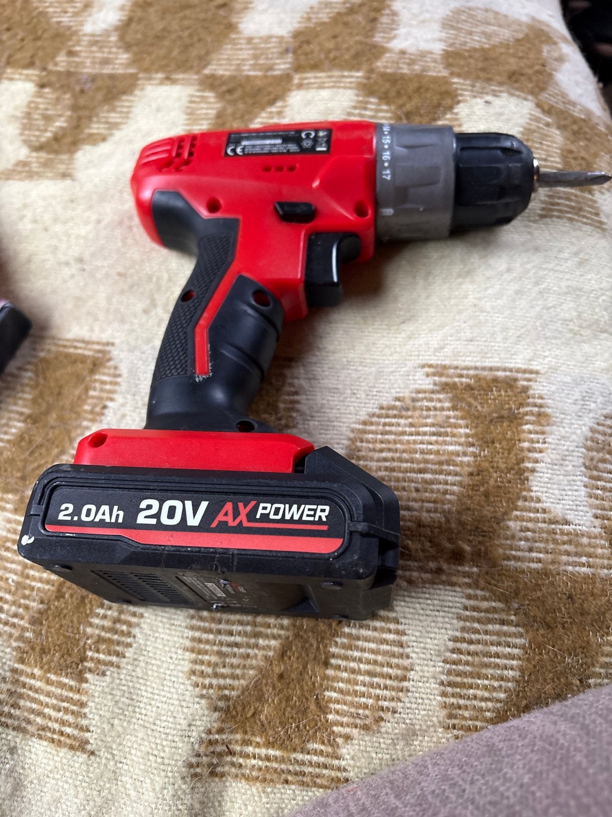 GEZOCHT: oplader voor de  AX Power 20V Accuboormachine, Ophalen of Verzenden, Zo goed als nieuw, 600 watt of meer, Boor- en Schroefmachine