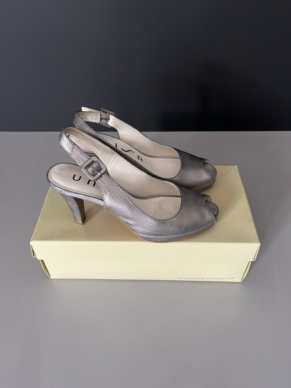 Unisa slingback pumps grijs zilver 38, Pumps, Ophalen of Verzenden, Zo goed als nieuw, Grijs