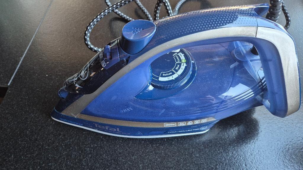 Strijkijzer Tefal FV6830, Witgoed en Apparatuur, Strijkijzers en Strijkplanken, Ophalen of Verzenden, Zo goed als nieuw, Strijkijzer met snoer