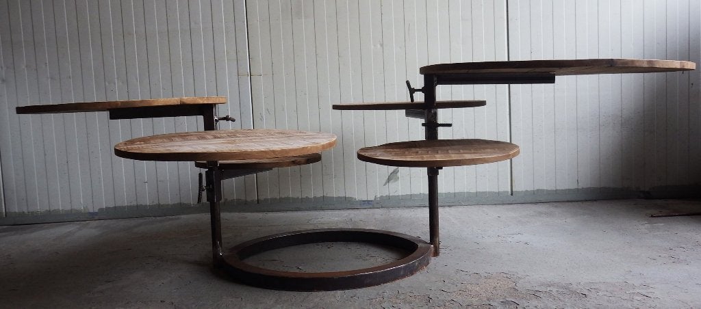 * Lage industriele  tafel* met uitzwaaiende tafelbladen., Ophalen