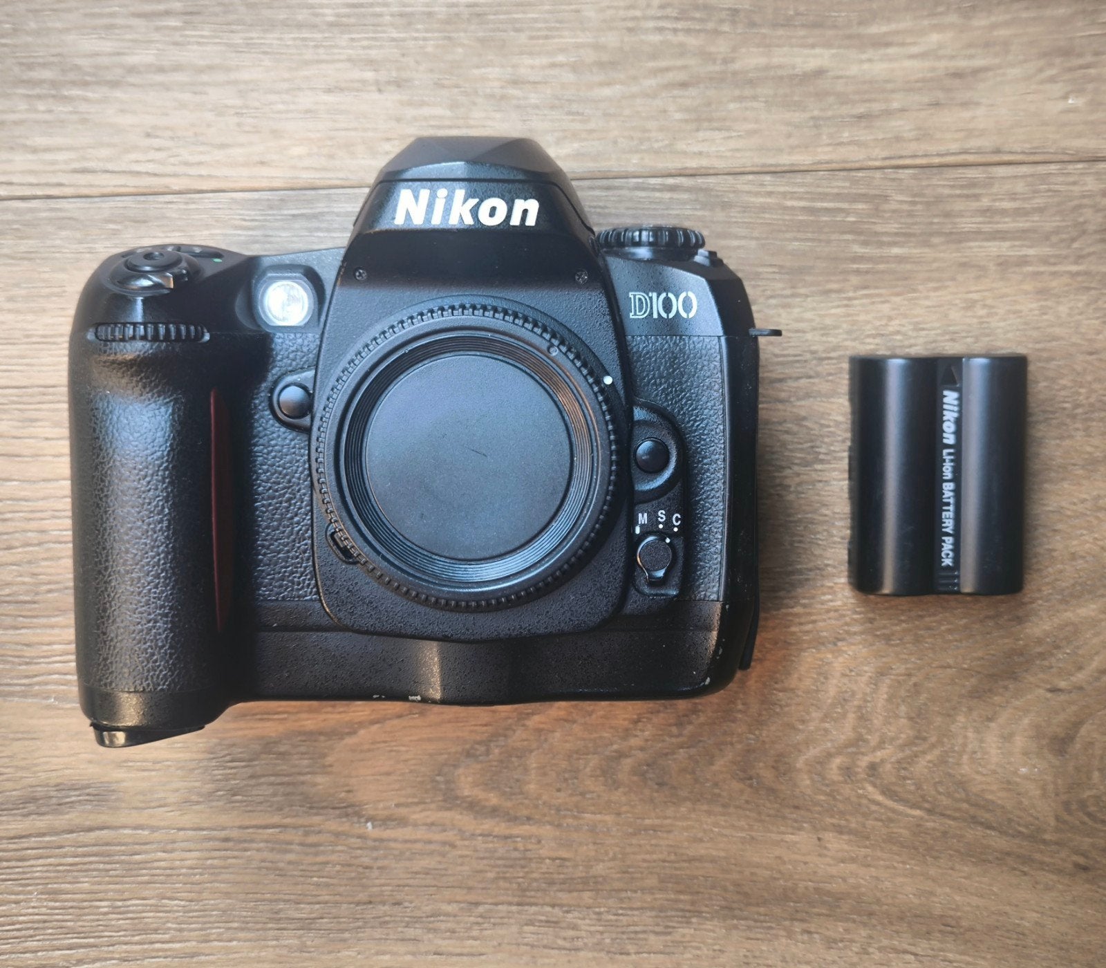Nikon D100 Spiegelreflexcamera met  CCD sensor + accu, Gebruikt, Spiegelreflex, Verzenden, Nikon
