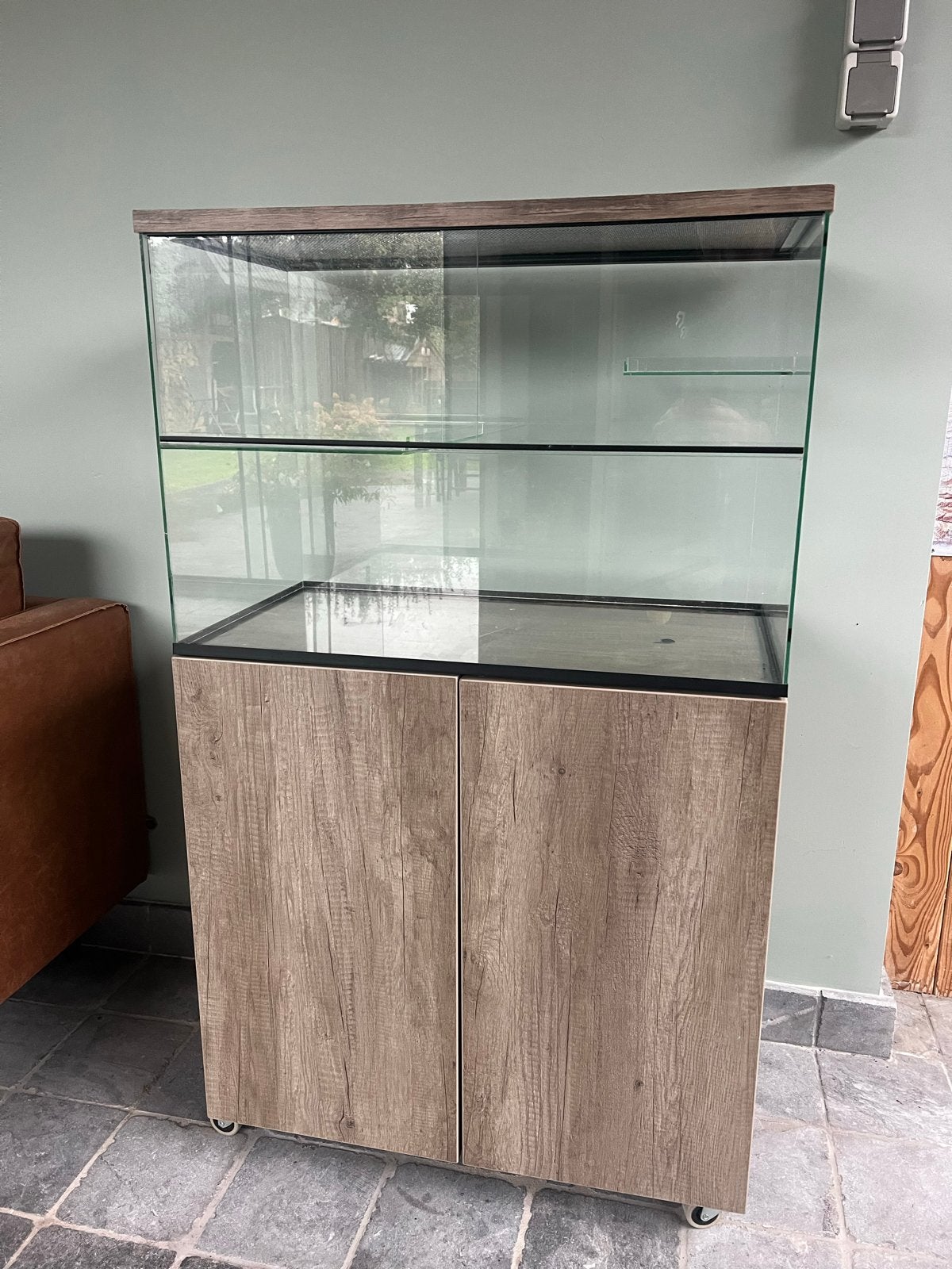Glazen terrarium met houten onderkast en opbergruimte, Ophalen, Zo goed als nieuw, Terrarium of Paludarium