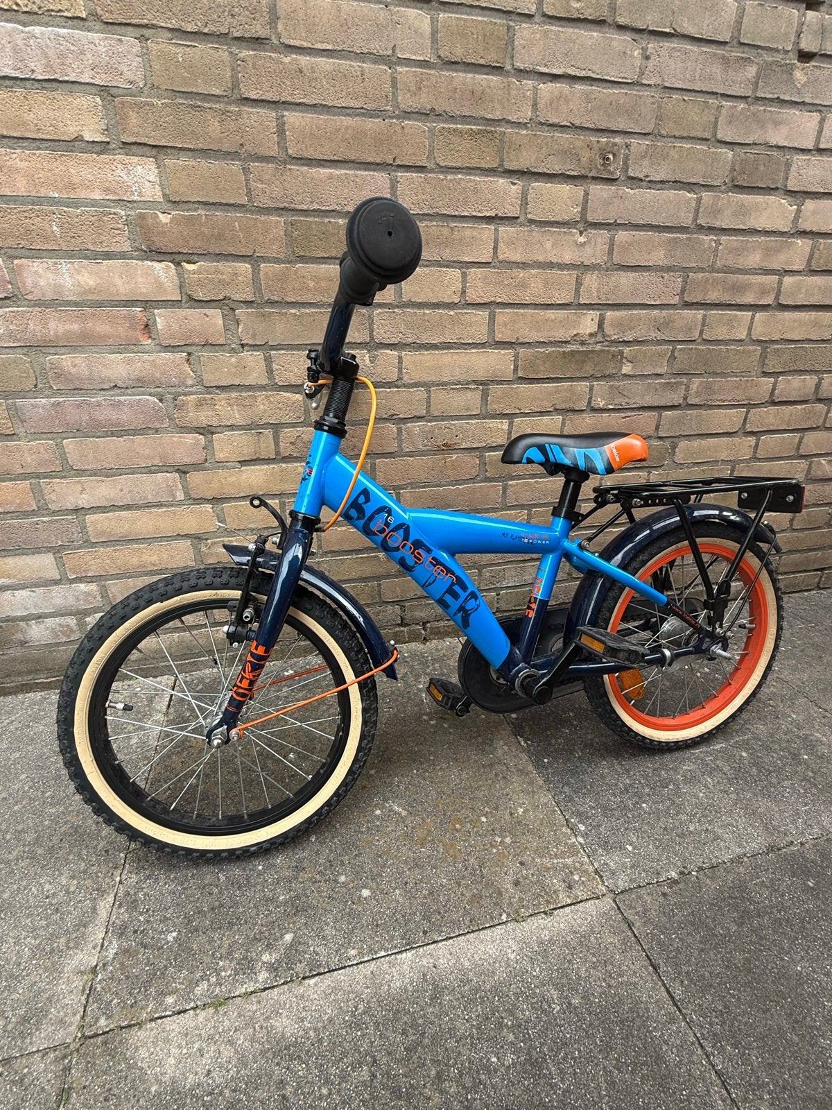Te koop - Stoere blauwe kinderfiets - Scooter 16 inch, Fietsen en Brommers, Ophalen, Gebruikt, Terugtraprem, 16 tot 20 inch