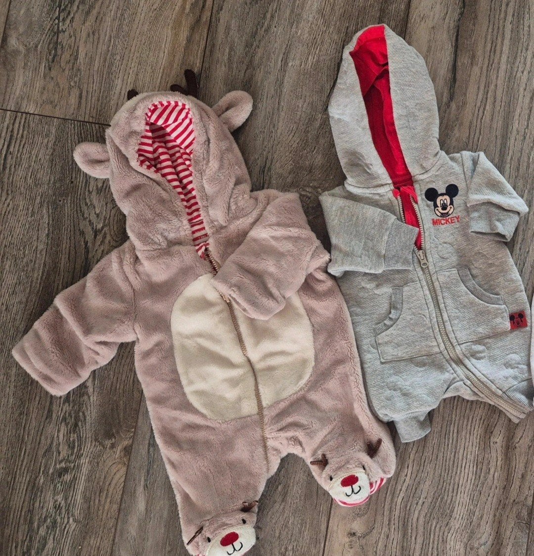 2x Rompertje/Boxpakje: Rendier & Mickey Mouse (50cm), Ophalen of Verzenden, Zo goed als nieuw, Primark Baby, Disney, Jongetje of Meisje