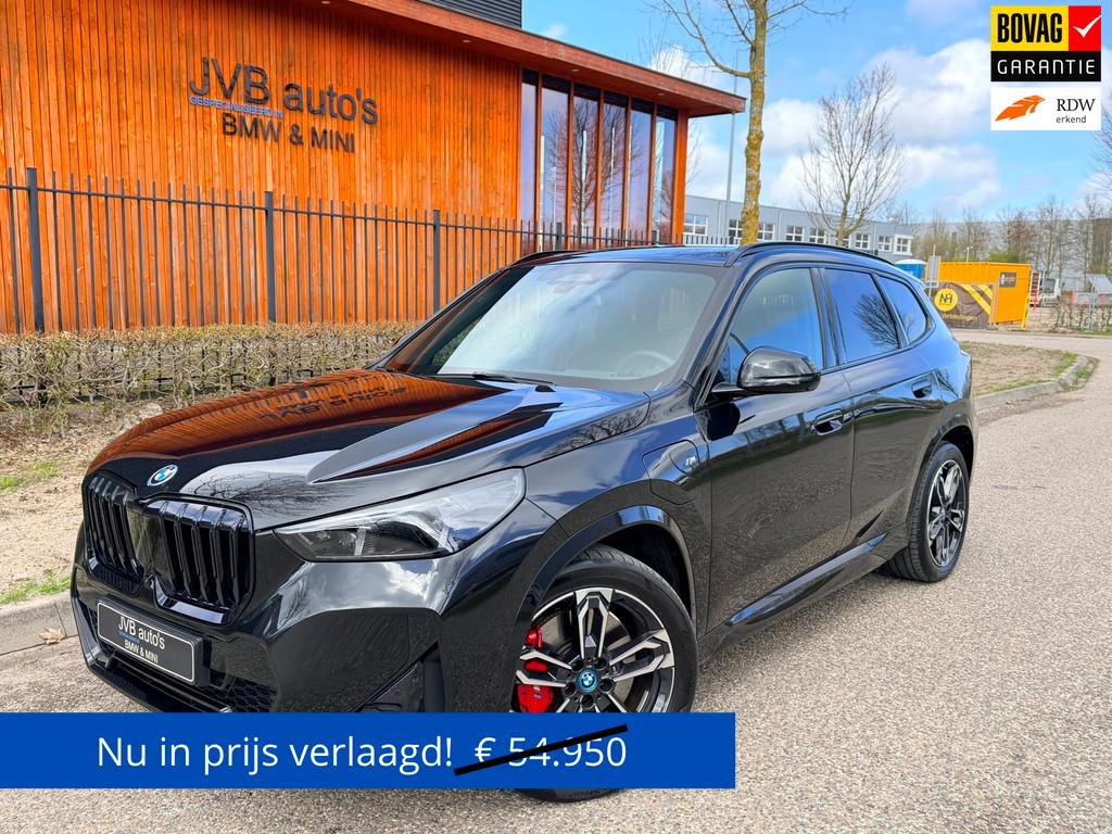 BMW X1 XDrive30e M-Sport PRO, trekhaak, H&K, HUD, 12 maanden, Alcantara, Zwart, Bedrijf