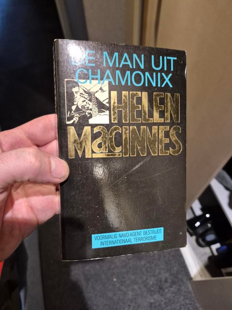 De Man uit Chamonix - Helen MacInnes (Spionageroman), Ophalen of Verzenden, Gelezen, Helen MacInnes