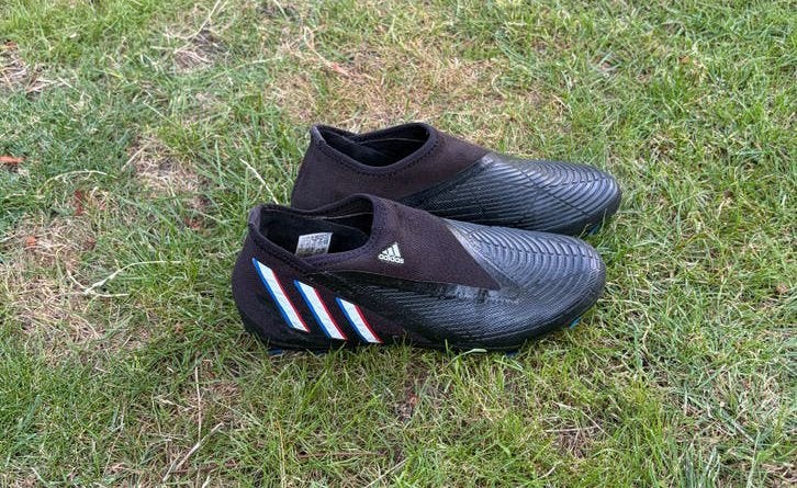Adidas Predator voetbalschoenen - Zwart met blauwe noppen, Maat XS of kleiner, Ophalen of Verzenden, Zo goed als nieuw, Schoenen