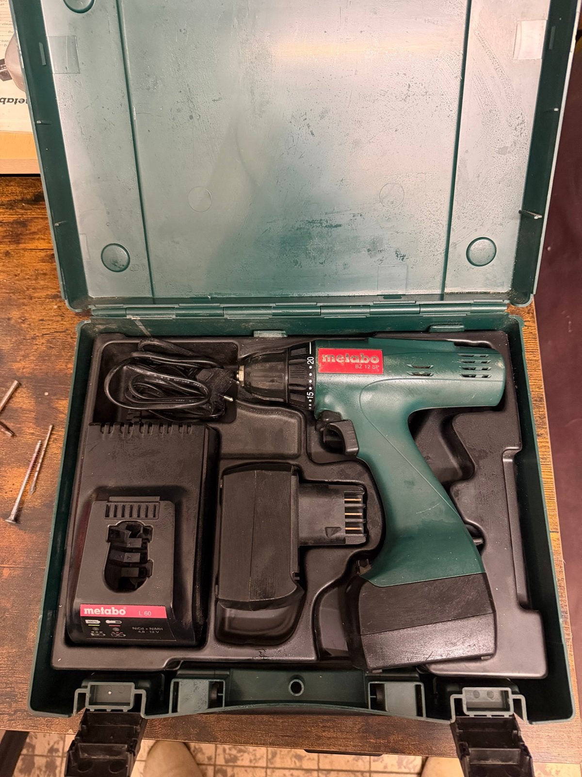 Metabo BZ 12 SP Schroefmachine met lader en handleiding, Ophalen of Verzenden, Gebruikt, Minder dan 400 watt, Boor- en Schroefmachine