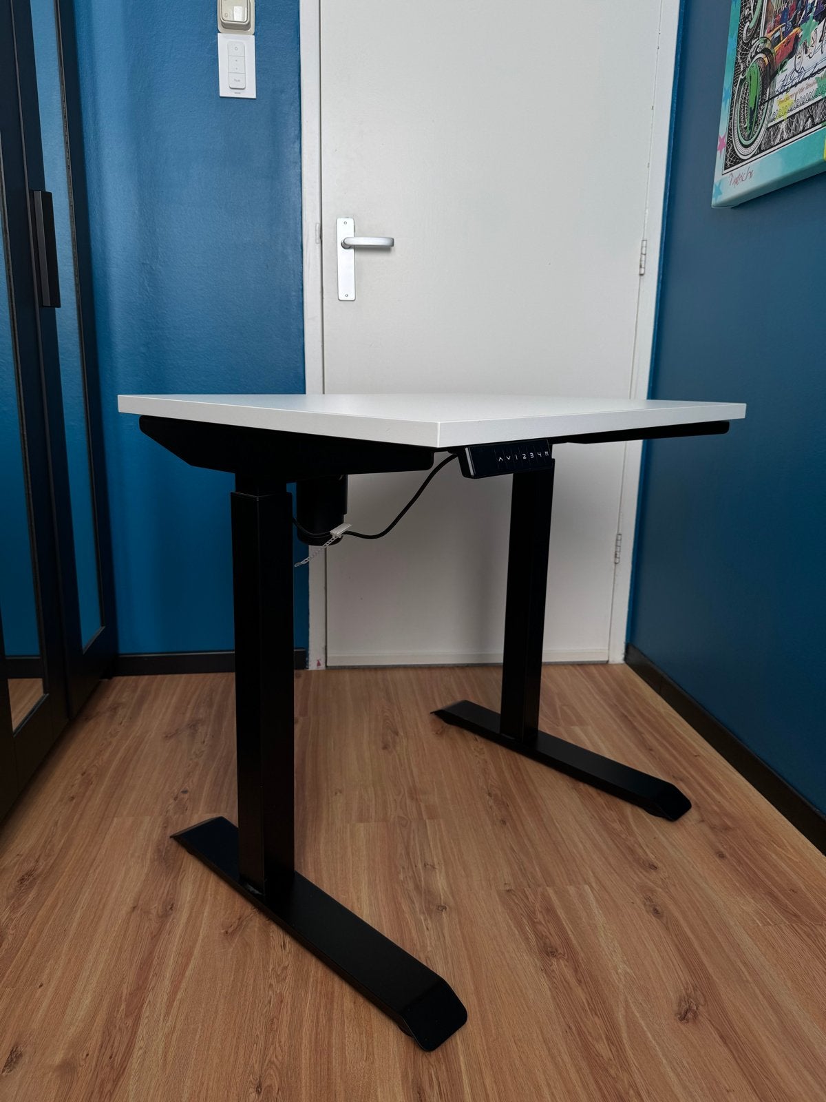 Elektrisch Zit-sta Bureau - Wit blad, Zwart onderstel, Huis en Inrichting, Bureaus, Ophalen, Zit-sta bureau, Elektrisch, Metaal