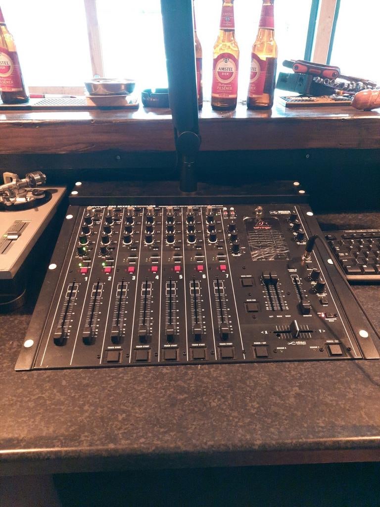2 x Behringer PRO MIXER DX2000USB DJ Mixer, Ophalen of Verzenden, Gebruikt, 5 tot 10 kanalen, Microfooningang