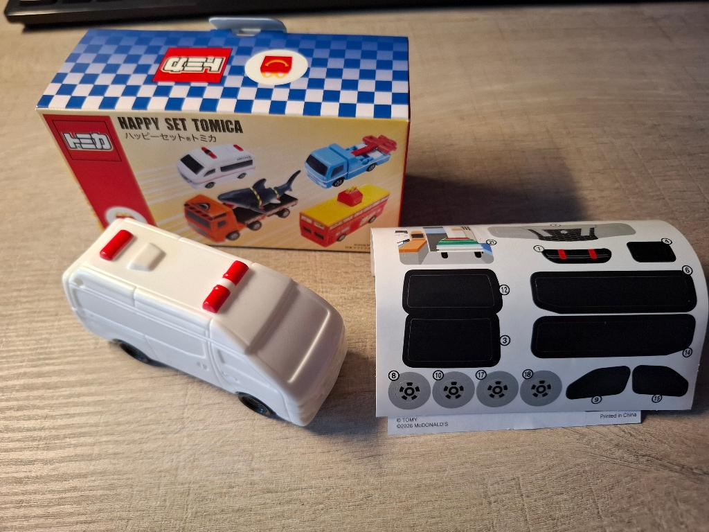 Tomica McDonalds - Nissan Caravan Ambulance [wit] 1/65 MIB, Ophalen of Verzenden, Nieuw, Auto