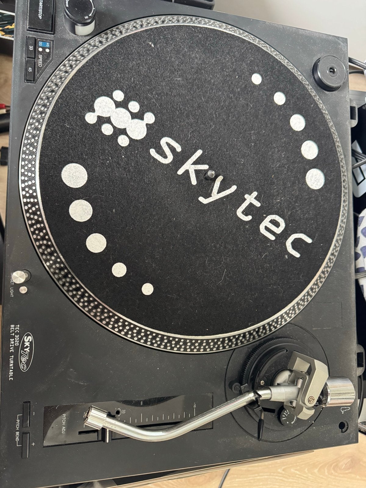 Foto 2 van Skytec snaar aangedreven platenspeler