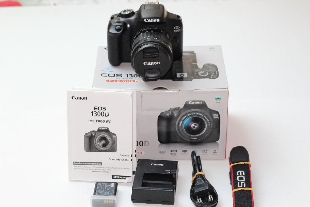 Canon 1300D voorzien van Wifi met Canon 18-55 stm lens, Ophalen, Spiegelreflex, Canon, 18 megapixels