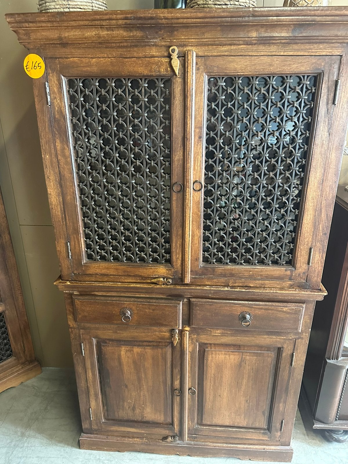 Houten kast met metale ringen, Ophalen of Verzenden