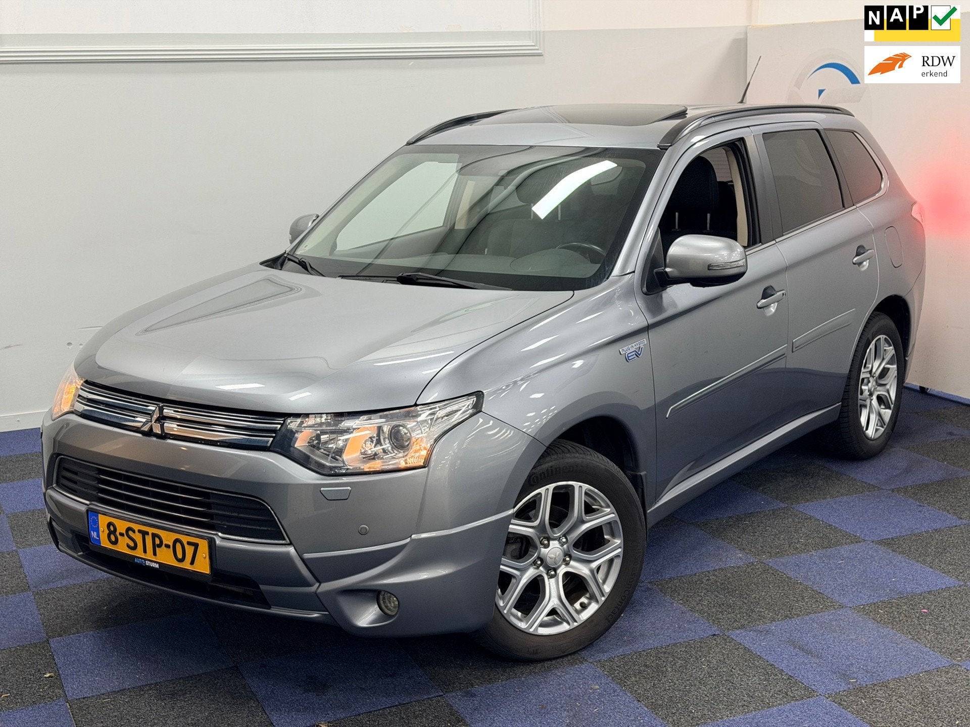 Mitsubishi Outlander 2.0 PHEV Instyle+ / WINTERSET / SCHUIFK, 4 cilinders, Vierwielaandrijving, Hybride Elektrisch/Benzine, SUV of Terreinwagen