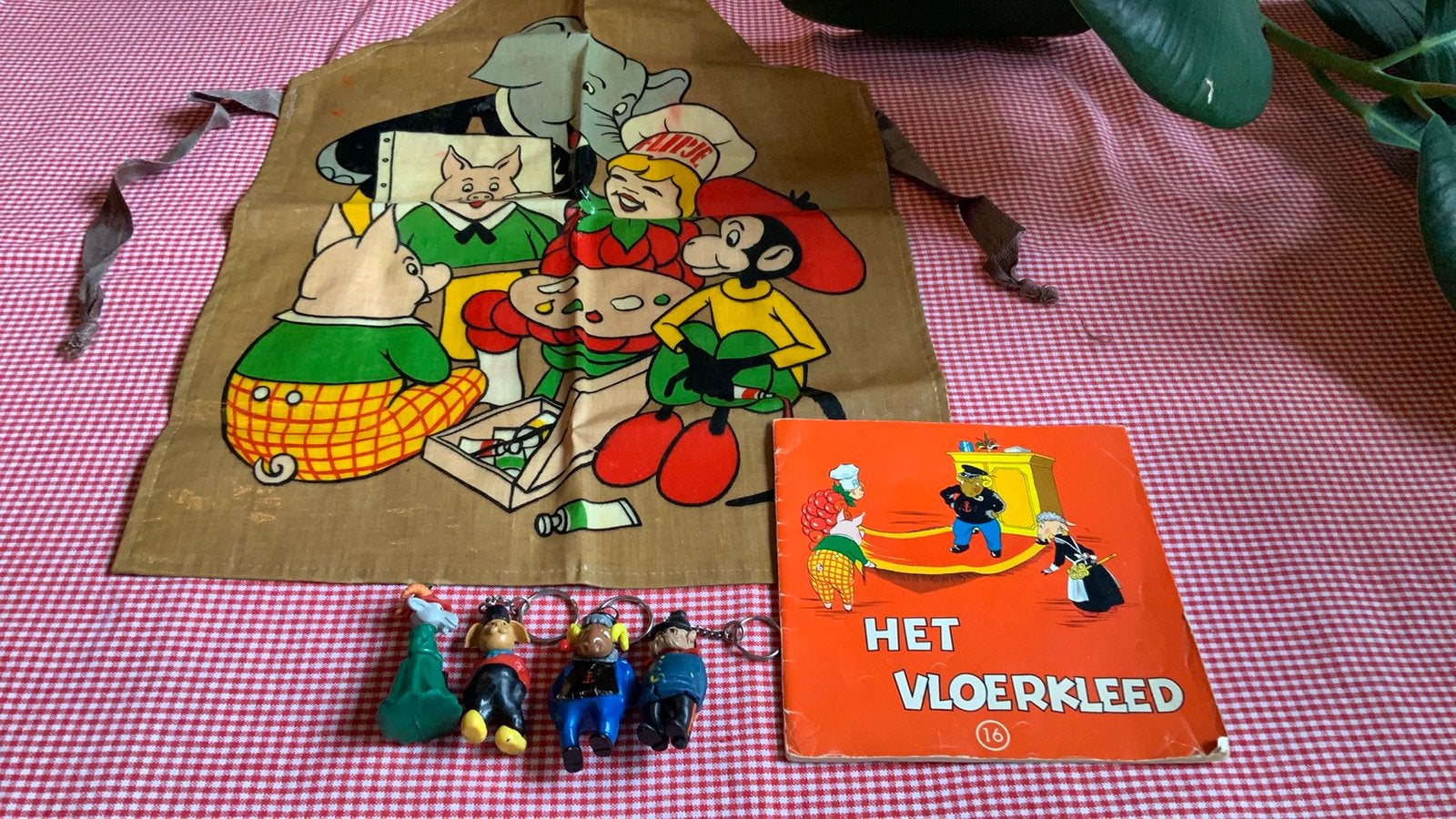 Lotje Flipje items/4 sleutelhangers/1boekje /1kinderschort, Ophalen of Verzenden
