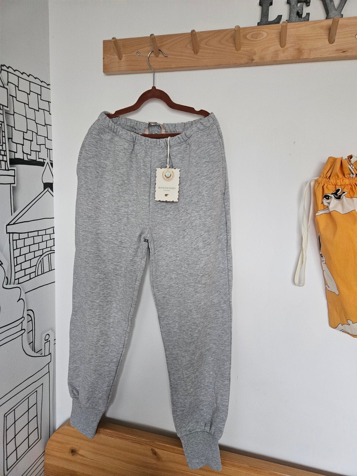 Konges Sløjd jogger broek grijs maat 140 nieuw, Broek, Jongen of Meisje, Nieuw, Ophalen of Verzenden