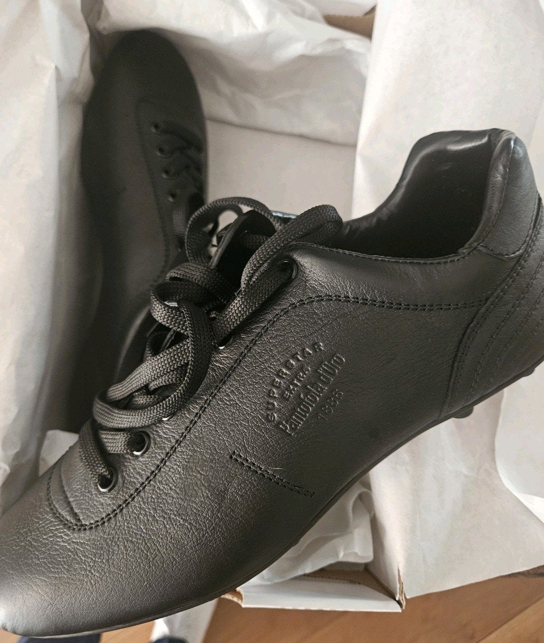 Pantofola d'Oro Voetbalschoenen - Zwart 43, Ophalen, Schoenen, Nieuw, Maat L
