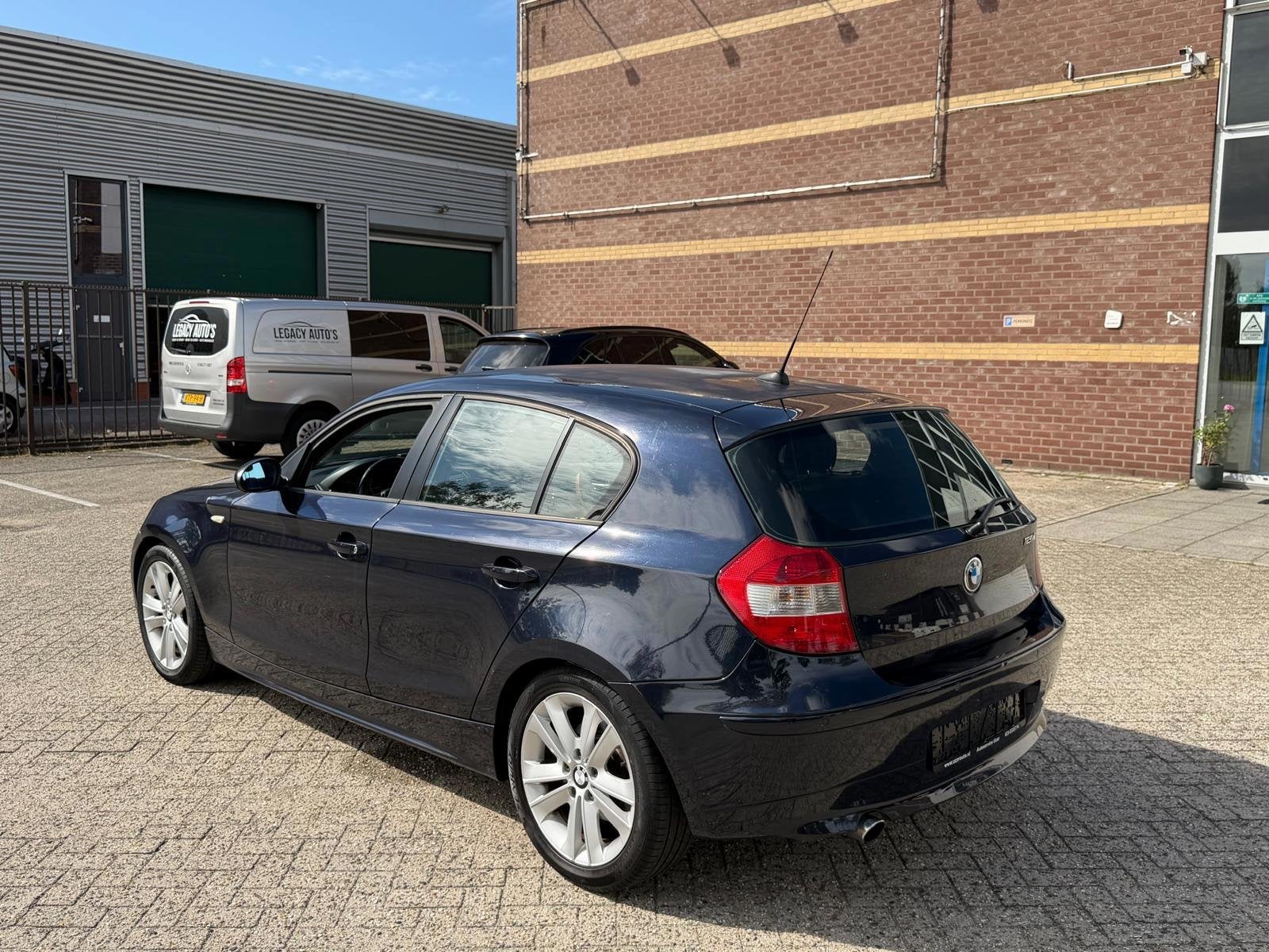 BMW 1-serie 120i Anniversary - LEER - RIJDT EN SCHAKELT GOED, Auto's, Achterwielaandrijving, 4 cilinders, 150 pk, Blauw