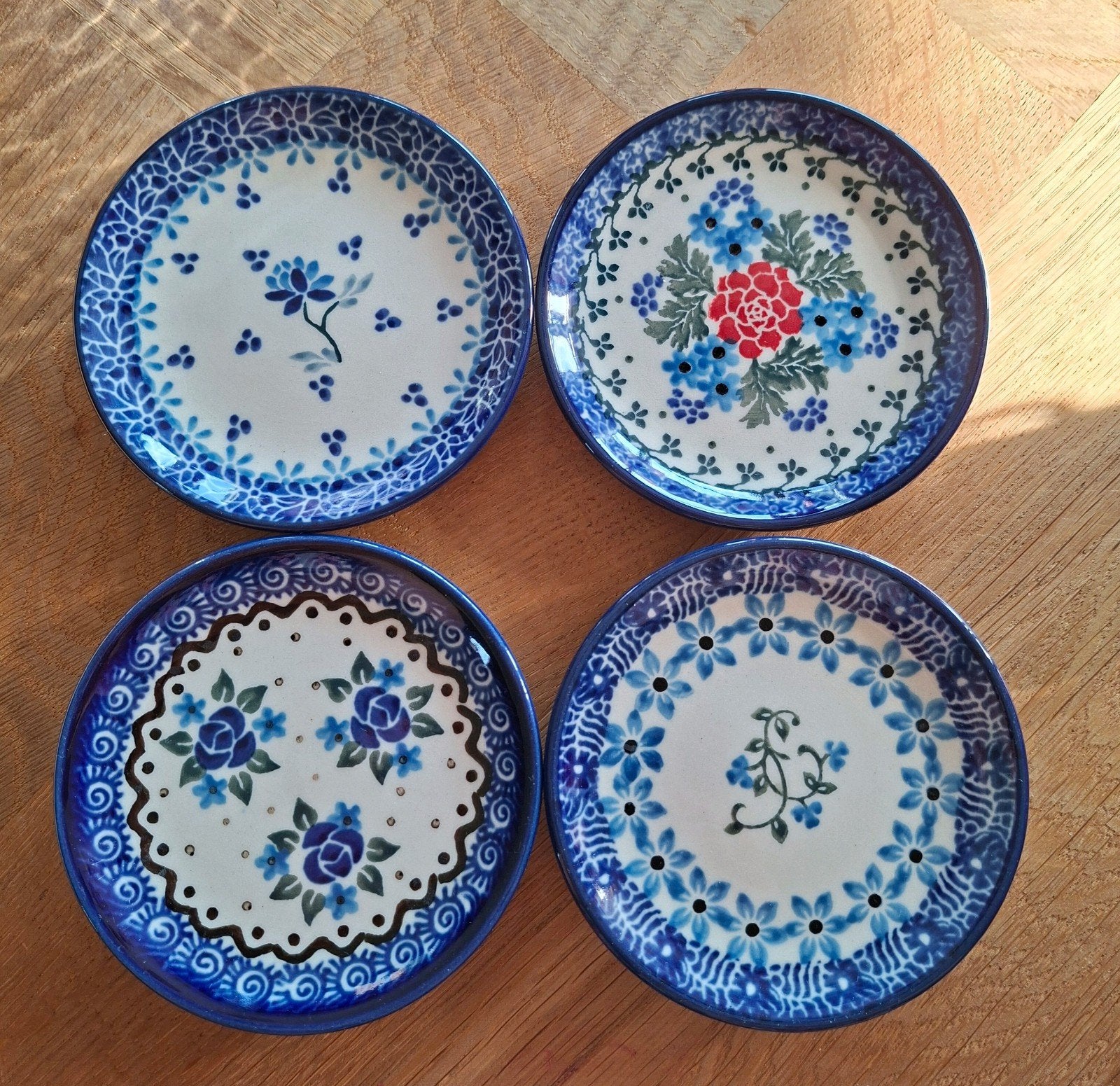 4 Bunzlau theetips bordjes - 10 cm, ., Keramiek, Ophalen of Verzenden, Zo goed als nieuw