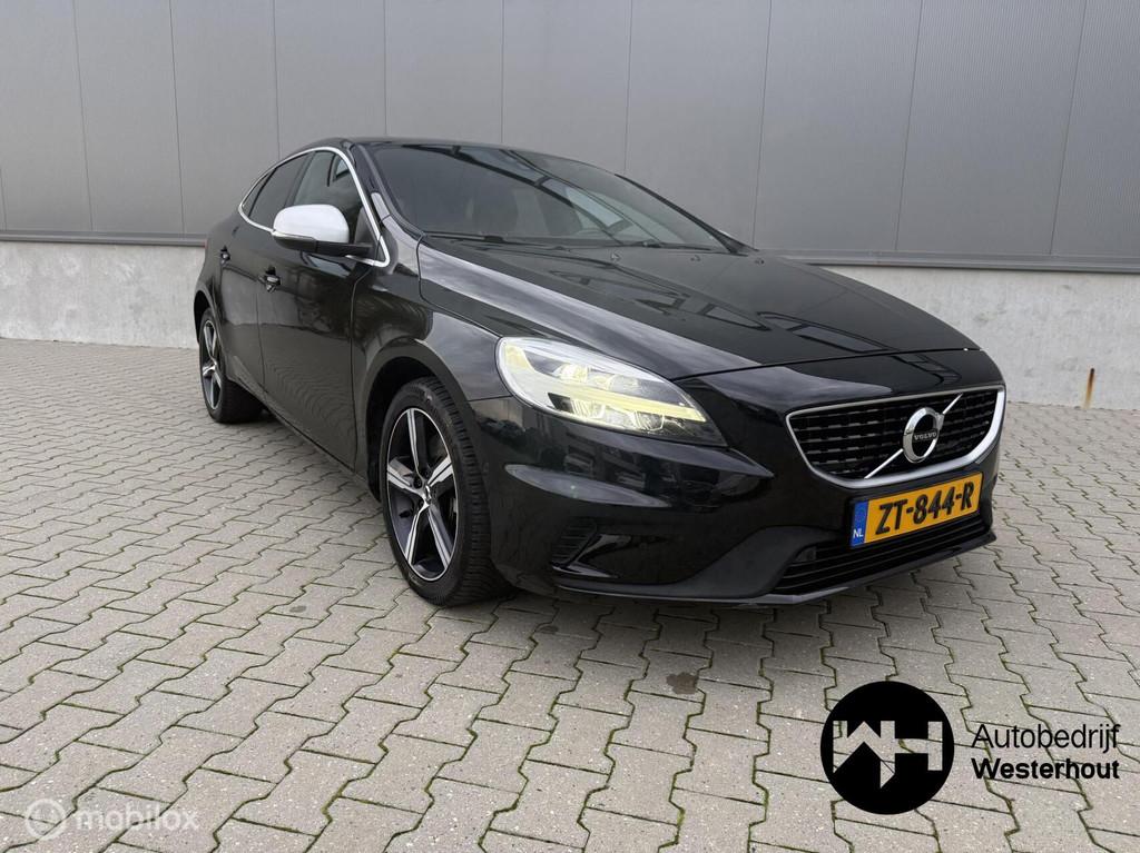 Volvo V40 1.5 T3 Polar+ Sport APK TOT 2027 VOL OPTIE, Auto's, Volvo, Euro 6, 4 cilinders, 700 kg, Zwart