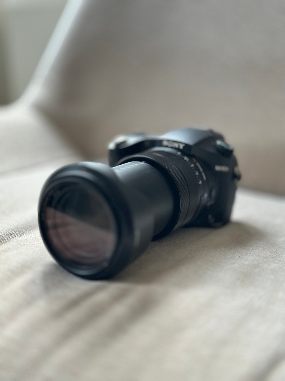 Sony CyberShot RX10 IV 24–600mm f/2.4–4.0 - bridgecamera