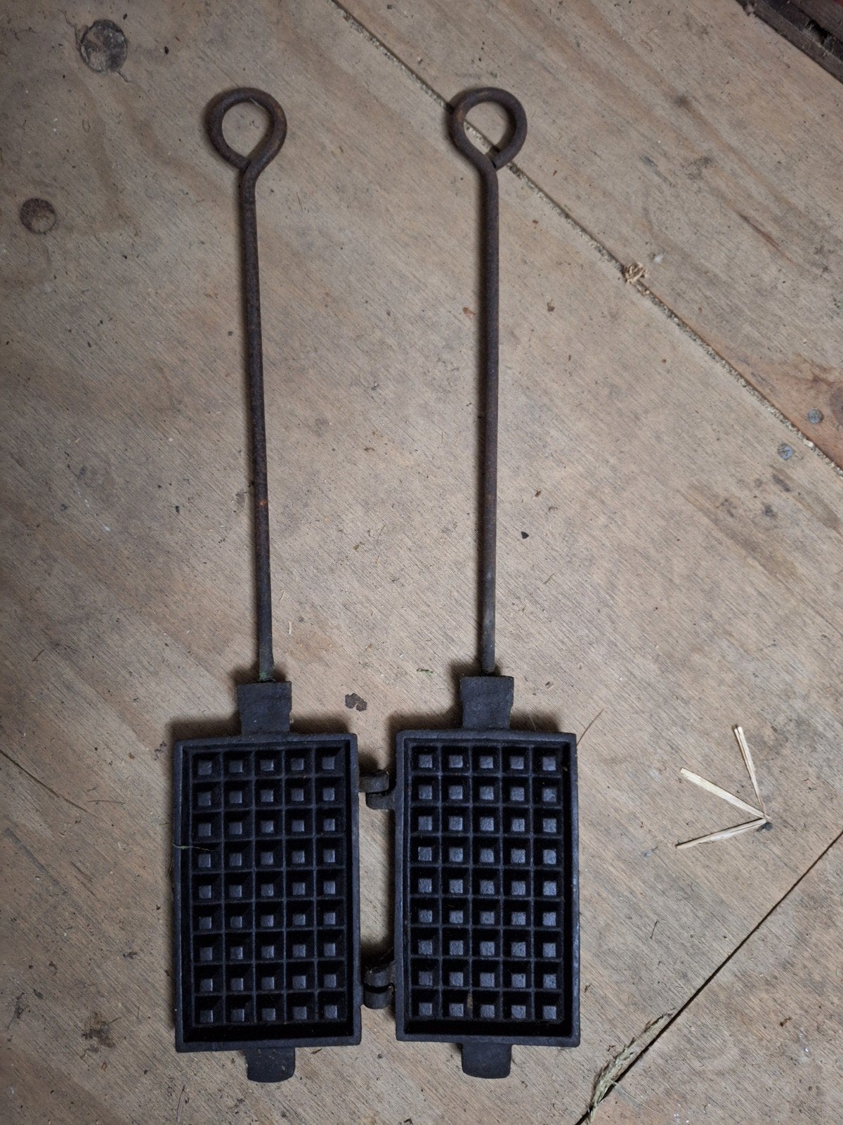 Antieke wafelmaker, Ophalen